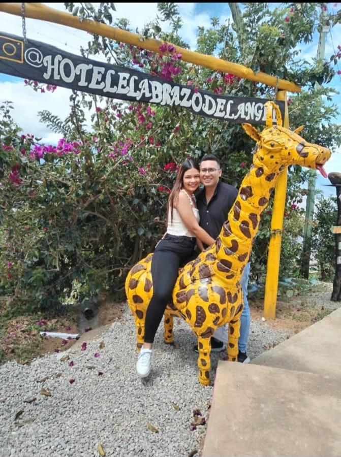 Hotel Campestre Abrazo Del Angel Aratoca Exterior photo